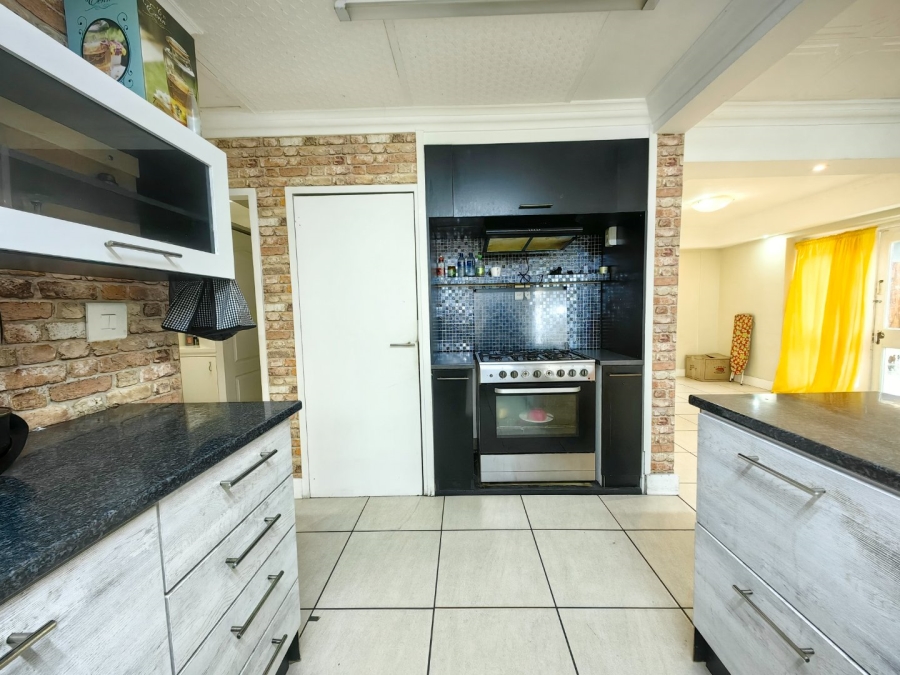 4 Bedroom Property for Sale in Westridge Western Cape